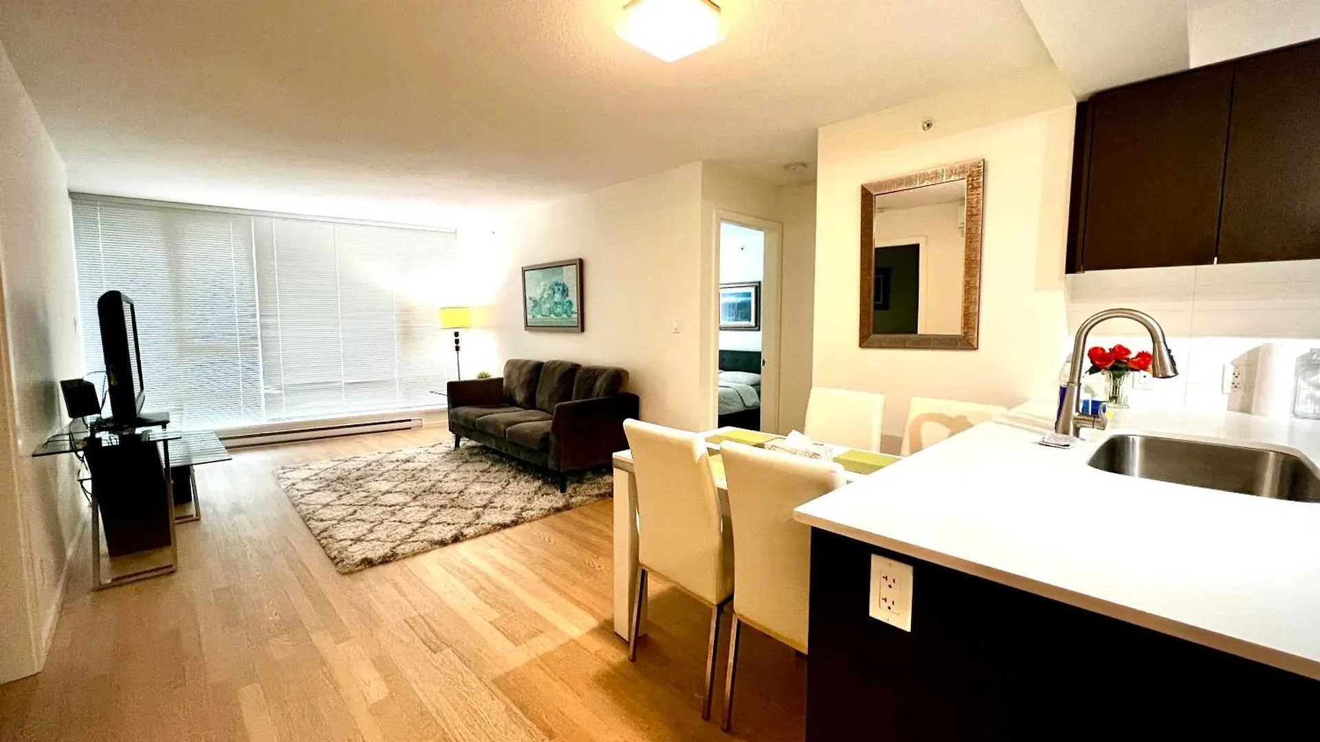 Fantastic And Comfortable 2B2B Center Of Richmond 0*,  Canada