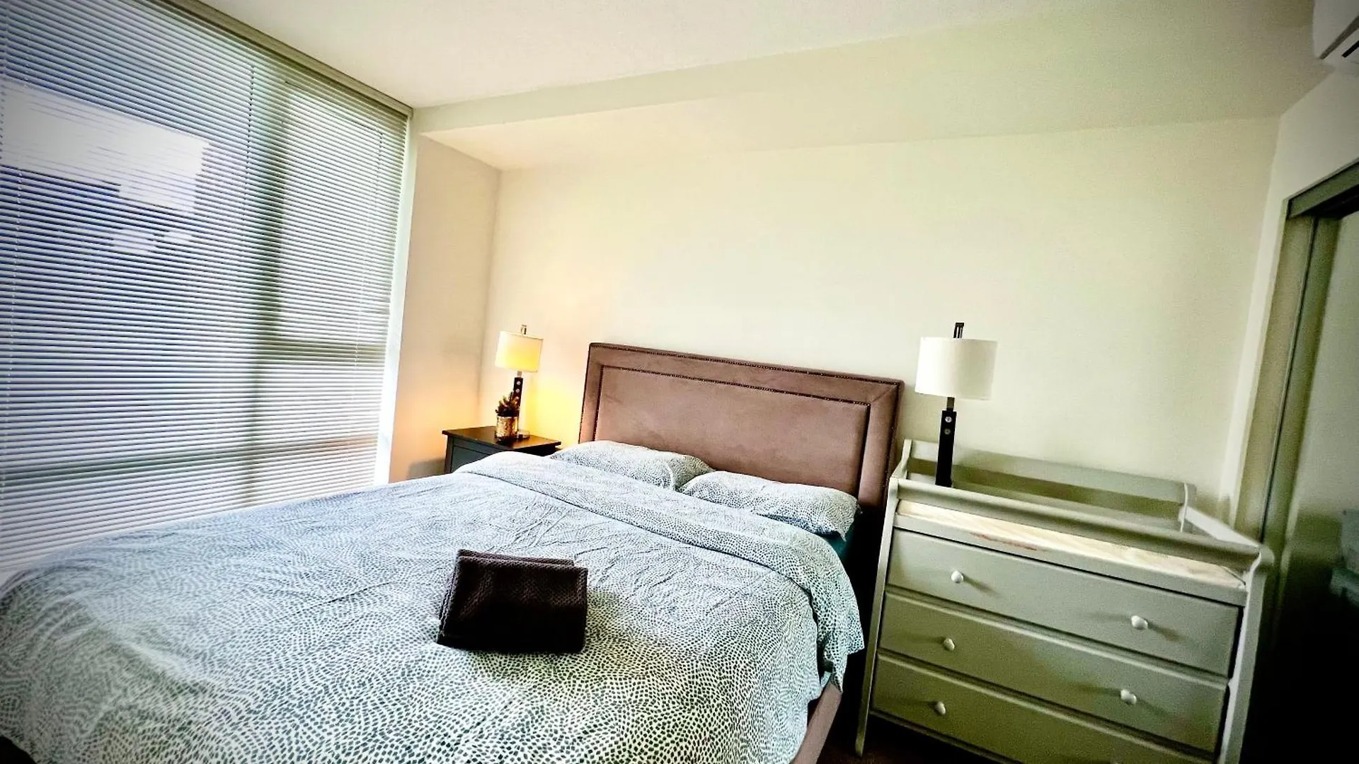 Apartment Fantastic And Comfortable 2B2B Center Of Richmond Canada