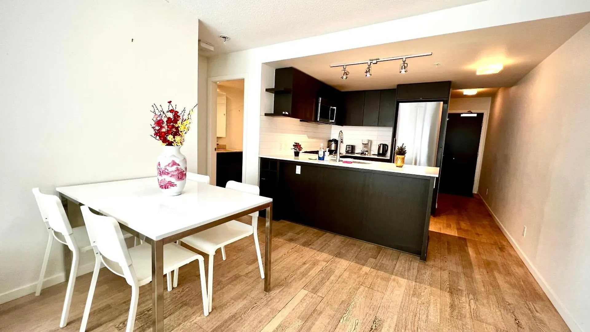 Apartment Fantastic And Comfortable 2B2B Center Of Richmond Canada